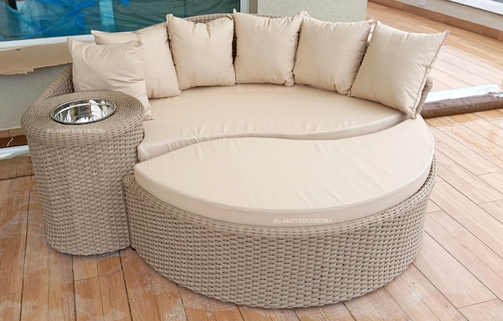 Chaise Dubai em corda náutica com almofadas e mesa lateral com champanheira
