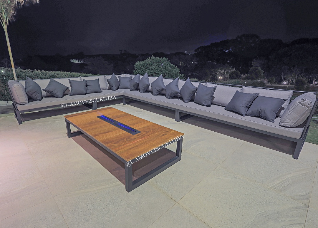 Conjunto Modular sob medida em alumínio com pintura eletrostática, decks laterais em madeira nobre e almofadas impermeáveis